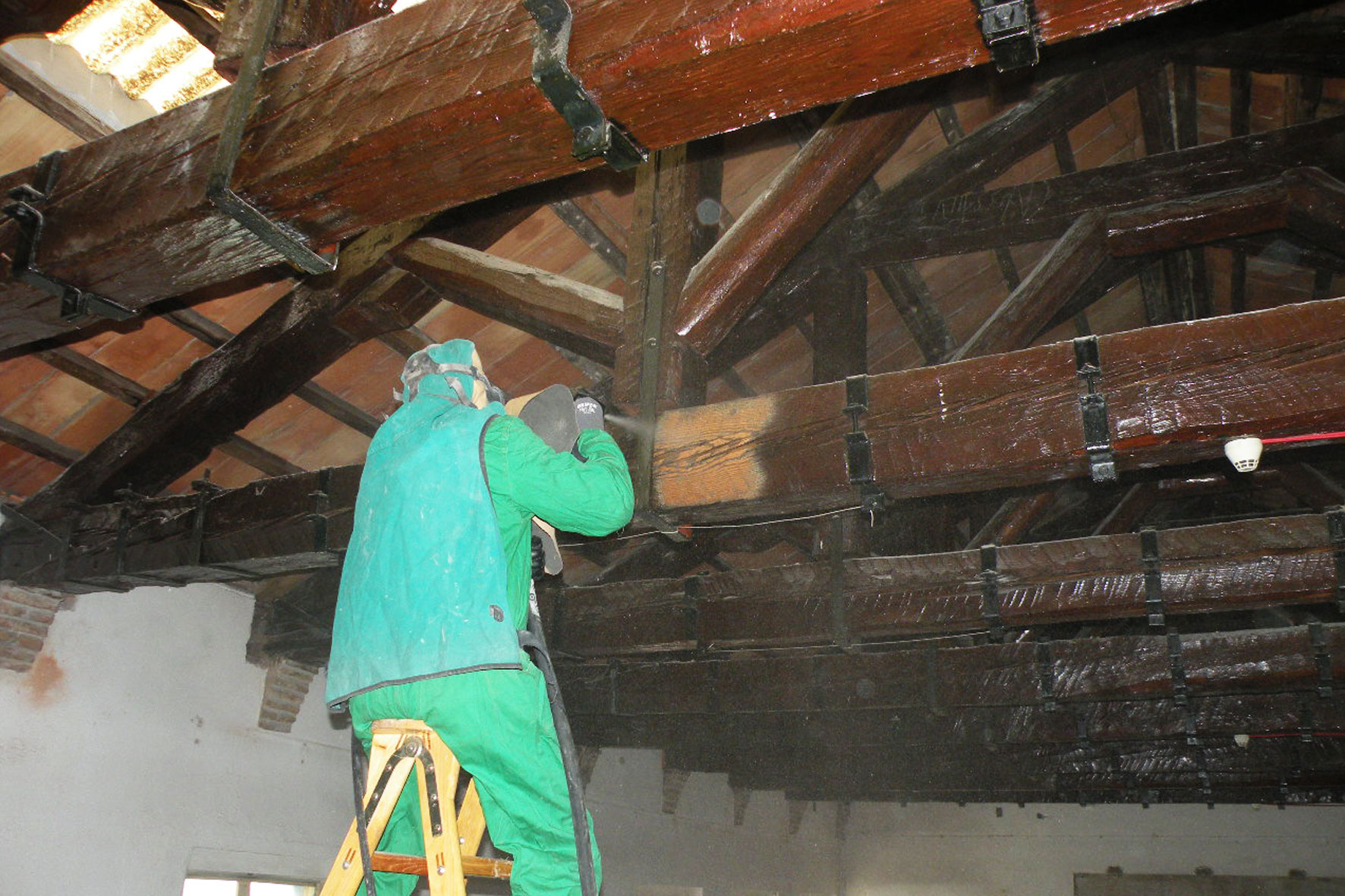 Sabbiatura travi in legno